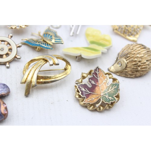 416 - 25 X Assorted Vintage And Retro Brooches (302g)