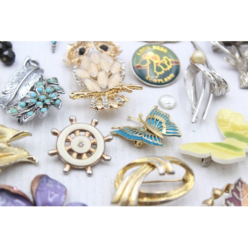 416 - 25 X Assorted Vintage And Retro Brooches (302g)