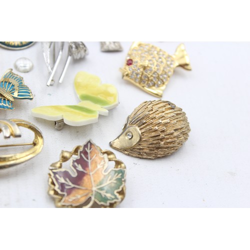 416 - 25 X Assorted Vintage And Retro Brooches (302g)