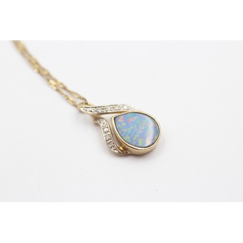 426 - 9ct Gold Diamond & Opal Pendant Necklace (2.1g)