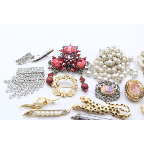 440 - 25 X Assorted Vintage And Retro Brooches (269g)