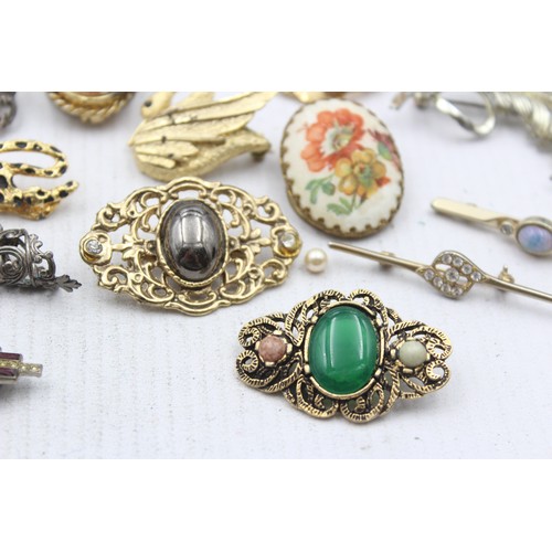 440 - 25 X Assorted Vintage And Retro Brooches (269g)