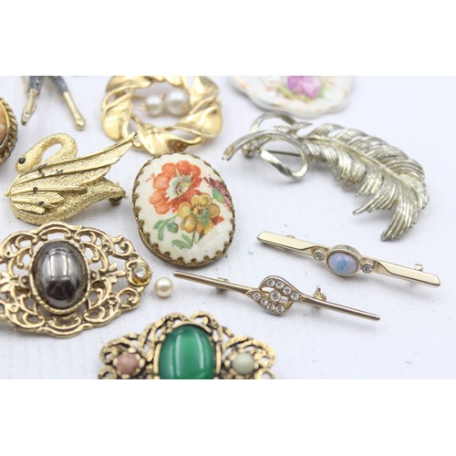 440 - 25 X Assorted Vintage And Retro Brooches (269g)