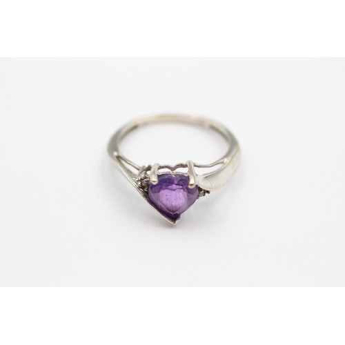 446 - 9ct White Gold Amethyst Heart Single Stone Ring With Diamond Sides (1.7g)- SIZE K