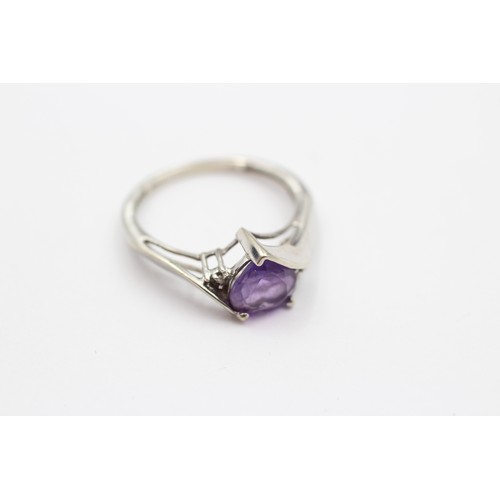 446 - 9ct White Gold Amethyst Heart Single Stone Ring With Diamond Sides (1.7g)- SIZE K