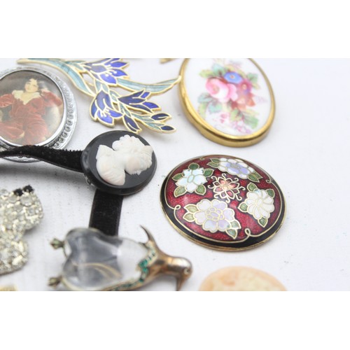 456 - 25 X Assorted Vintage And Retro Brooches (306g)