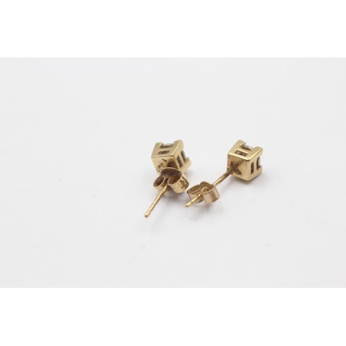 466 - 9ct Gold Round Cut Diamond Stud Earrings (1.1g)