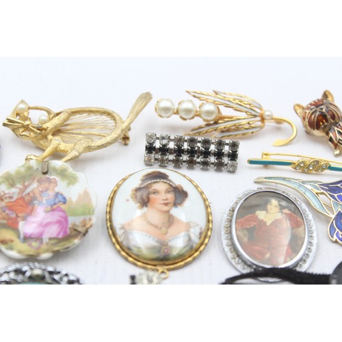 456 - 25 X Assorted Vintage And Retro Brooches (306g)