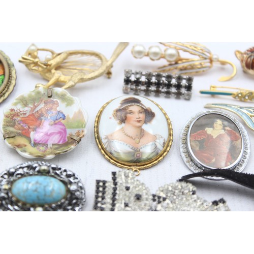 456 - 25 X Assorted Vintage And Retro Brooches (306g)