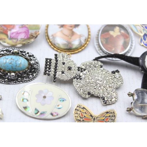 456 - 25 X Assorted Vintage And Retro Brooches (306g)