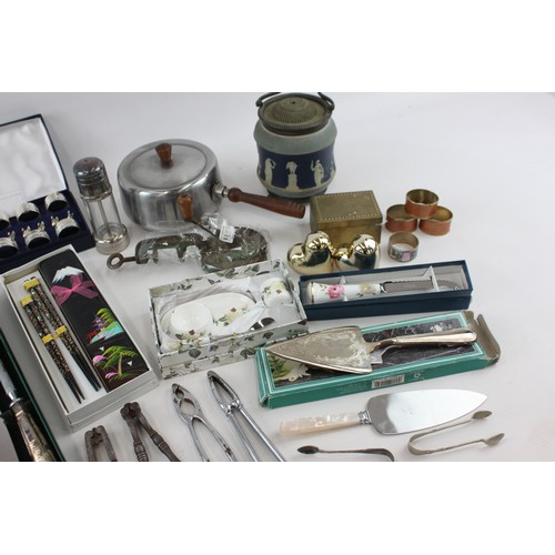 463 - Job Lot Assorted Kitchenalia Inc Wedgwood, Nutcrackers, Boxed Cutlery, Etc