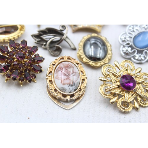 464 - 25 X Assorted Vintage And Retro Brooches (271g)