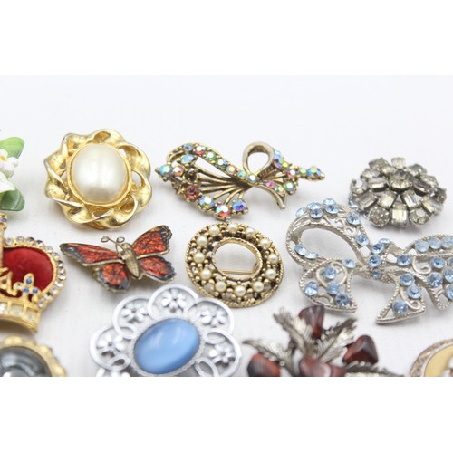 464 - 25 X Assorted Vintage And Retro Brooches (271g)