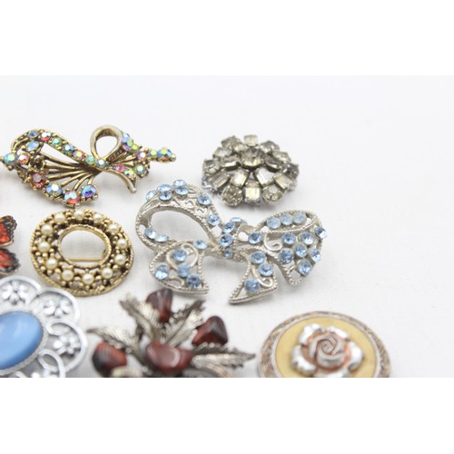 464 - 25 X Assorted Vintage And Retro Brooches (271g)