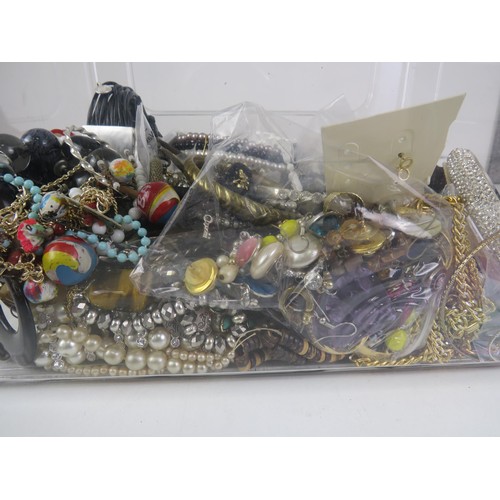 229 - TUB FULL OF COSTUME JEWELLERY INCLUDES NECKLACES, EARRINGS, BROOCHES etc