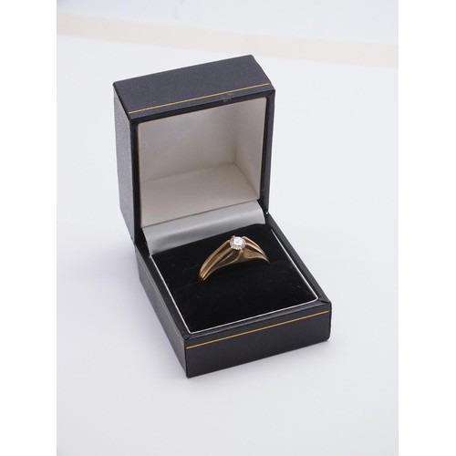 76 - 9CT GENTS RING WITH WHITE SAPPHIRE