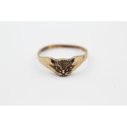 412 - 9ct Gold Ruby Eyes Cat's Head Ring (1.5g) SIZE- R