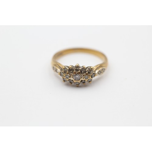 426 - 9ct Gold Diamond Stylised Cluster Dress Ring (2.7g) SIZE- P