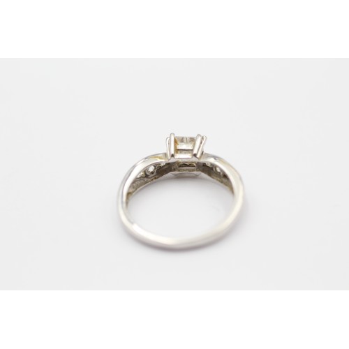 484 - 9ct White Gold Clear Gemstone Dress Ring (1.9g) SIZE- K