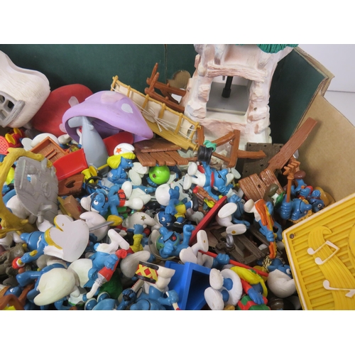 7 - LARGE LOT OF PEYO SMURFS AND ACCESSORIES