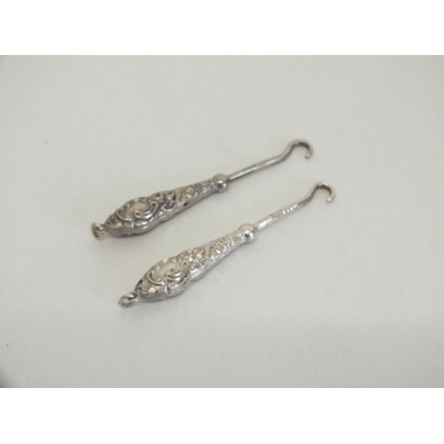 1 - PAIR OF SMALL STERLING SILVER BUTTON HOOKS 5g