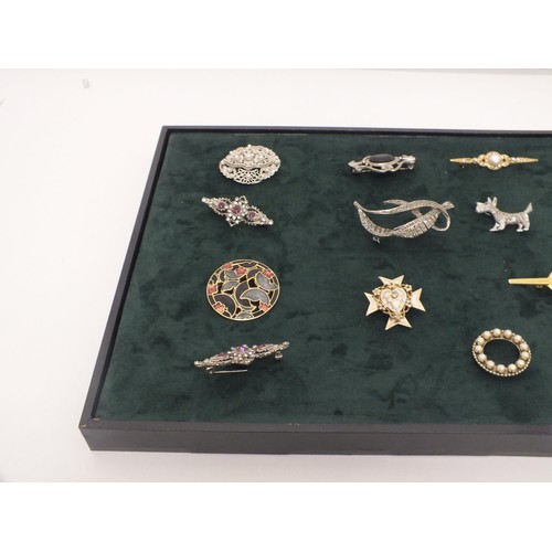 42 - LARGE BRUSHED GREEN VELVET JEWELLERY DISPLAY BOARD WITH 19 BROOCHES- SIZE 49 x 24.5cm's