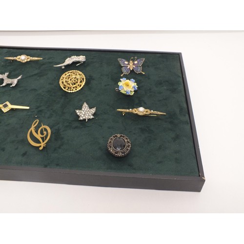 42 - LARGE BRUSHED GREEN VELVET JEWELLERY DISPLAY BOARD WITH 19 BROOCHES- SIZE 49 x 24.5cm's