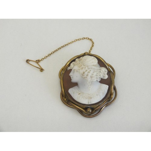 92 - LARGE VICTORIAN PINCHBECK CARVED SHELL CAMEO BROOCH WITH SAFETY CHAIN