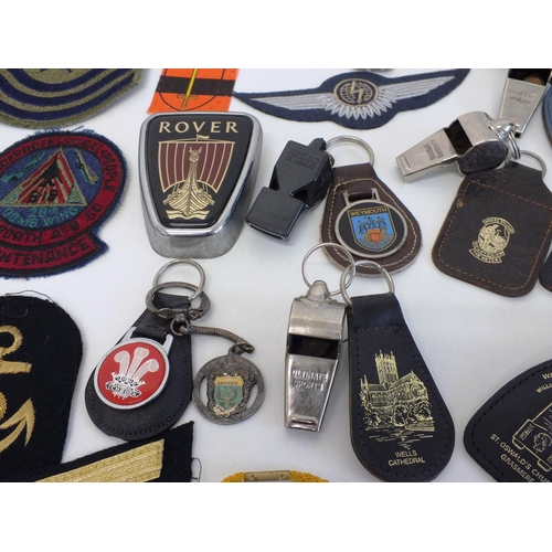 29 - MISCELLANEOUS LOT INCLUDING WHISTLES, BADGES, PATCHES, ROVER BADGES ETC