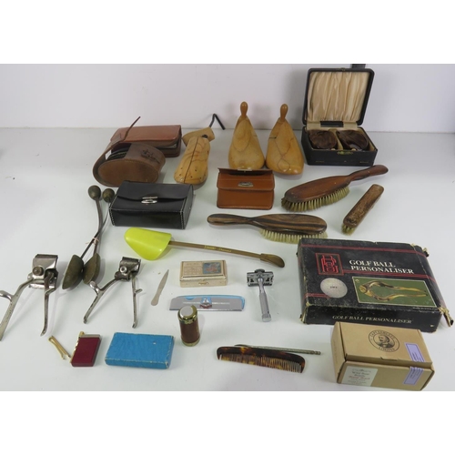 384 - MIXED LOT OF GENTS GROOMING ITEMS AND SHOE STRETCHERS