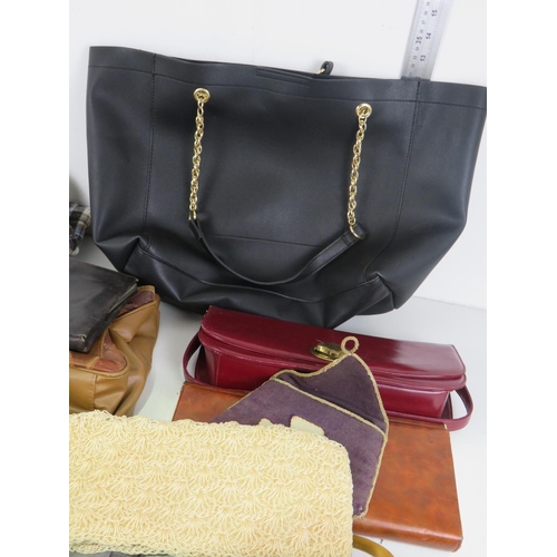 386 - 19x ASSORTED HANDBAGS, CLUTCHES AND PURSES
