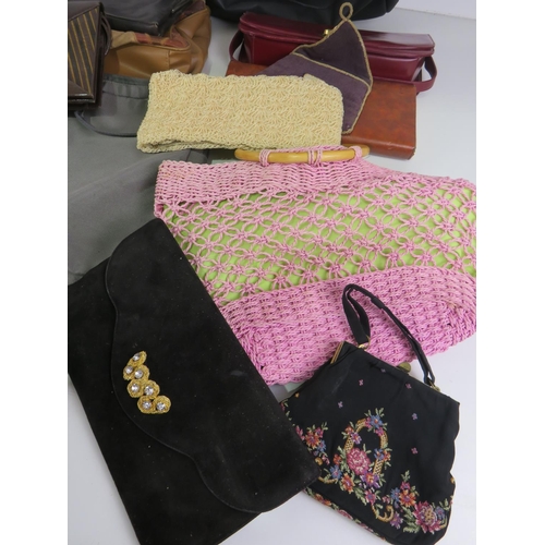 386 - 19x ASSORTED HANDBAGS, CLUTCHES AND PURSES