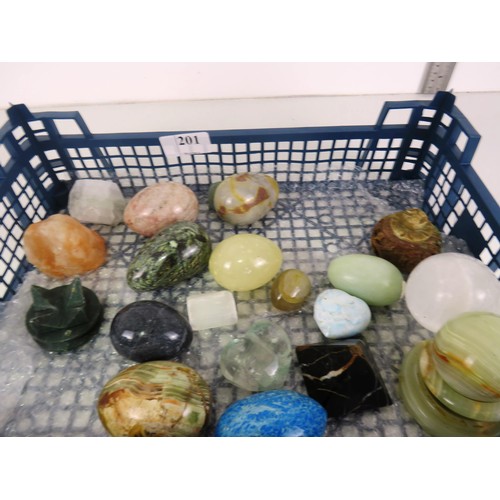 201 - COLLECTION OF GEMSTONE EGGS, CRYSTALS & FIGURES INCLUDES ROSE QUARTZ CRYSTAL, SOAPSTONE SCARAB BEETL... 