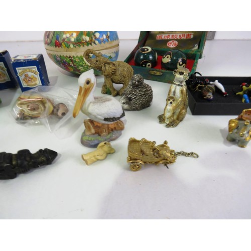 207 - COLLECTABLES INCLUDES MINIATURE TRINKET BOXES & ORNAMENTS, VINTAGE BLOWN GLASS FIGURES, CHINESE BOAD... 