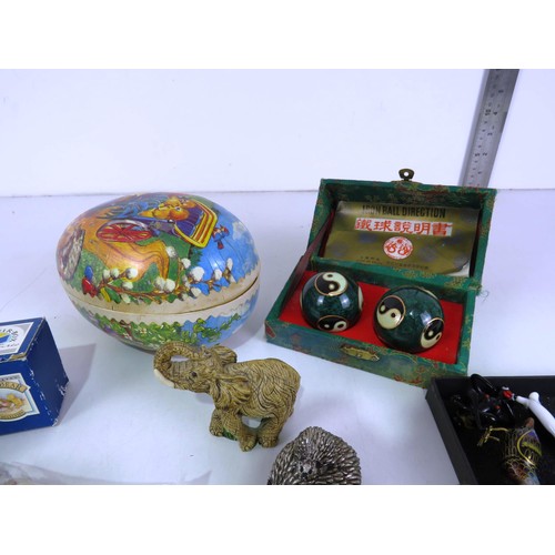 207 - COLLECTABLES INCLUDES MINIATURE TRINKET BOXES & ORNAMENTS, VINTAGE BLOWN GLASS FIGURES, CHINESE BOAD... 