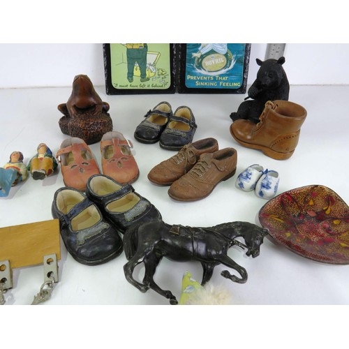 209 - MISC LOT INCLUDES RESIN BEAR, SHOE ORNAMENTS, ENAMEL PIN DISH & JANOCK SLATE PICTURES