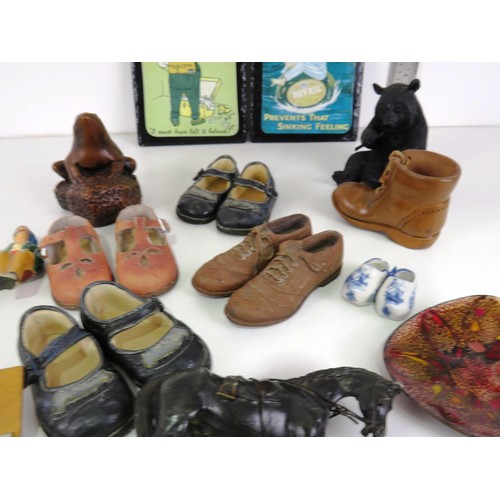 209 - MISC LOT INCLUDES RESIN BEAR, SHOE ORNAMENTS, ENAMEL PIN DISH & JANOCK SLATE PICTURES