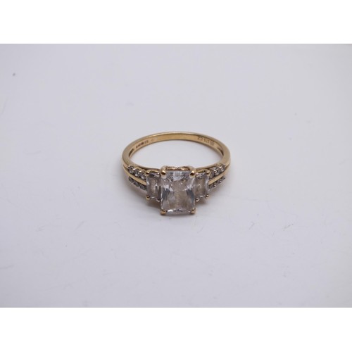 193 - 9ct GOLD RING CZ STONES SIZE O 1/2
Weight 2.8g