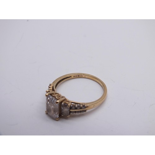 193 - 9ct GOLD RING CZ STONES SIZE O 1/2
Weight 2.8g