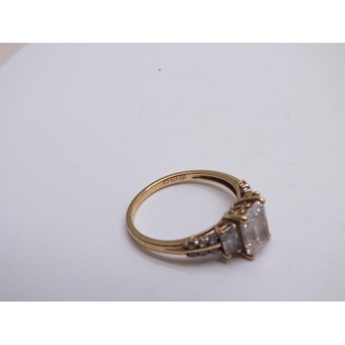 193 - 9ct GOLD RING CZ STONES SIZE O 1/2
Weight 2.8g