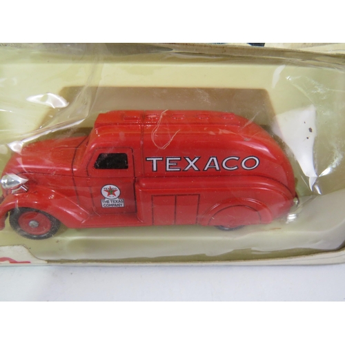 552 - SELECTION OF DIECAST INCLUDING DAYS GONE 1939 DODGE STEAMLINER TEXACO