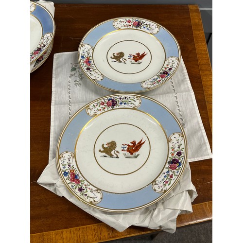 117 - RARE COLLECTION OF 18 CHAMBERLAINS WORCESTER ARMORIAL PLATES & DISHES C1820 - 14 PLATES & 4 DISHES, ... 