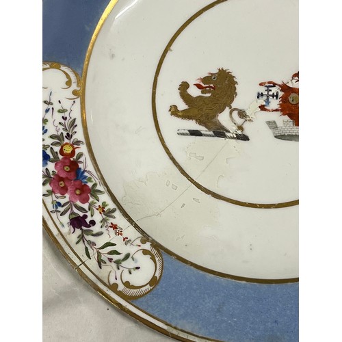 117 - RARE COLLECTION OF 18 CHAMBERLAINS WORCESTER ARMORIAL PLATES & DISHES C1820 - 14 PLATES & 4 DISHES, ... 