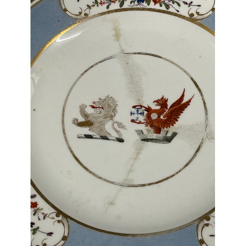 117 - RARE COLLECTION OF 18 CHAMBERLAINS WORCESTER ARMORIAL PLATES & DISHES C1820 - 14 PLATES & 4 DISHES, ... 