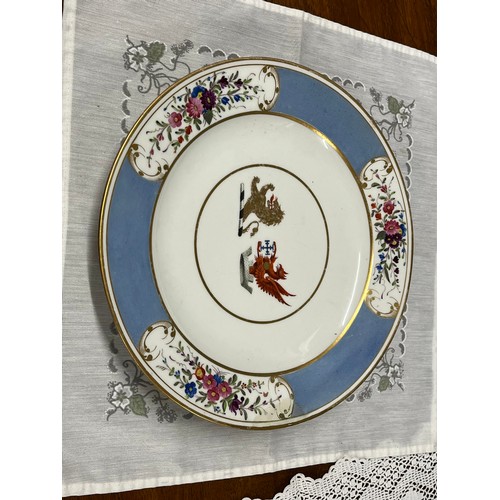 117 - RARE COLLECTION OF 18 CHAMBERLAINS WORCESTER ARMORIAL PLATES & DISHES C1820 - 14 PLATES & 4 DISHES, ... 