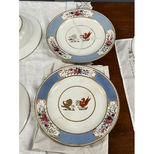 117 - RARE COLLECTION OF 18 CHAMBERLAINS WORCESTER ARMORIAL PLATES & DISHES C1820 - 14 PLATES & 4 DISHES, ... 