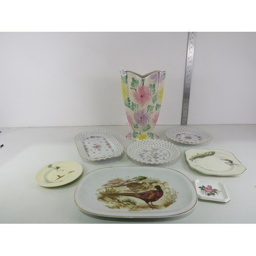 121 - LARGE ARTHUR WOOD VASE, TWO LATTICE PLATES AND ROYAL DOULTON THE COPPICE, SOHO FISH PLATE, PHEASANT ... 