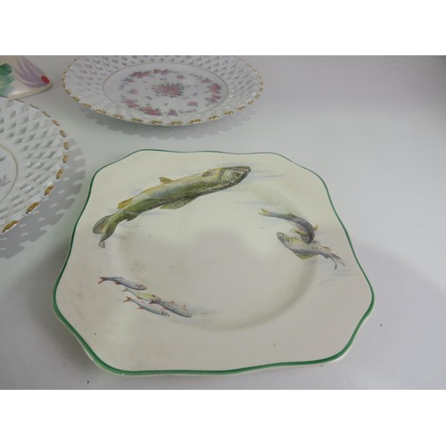 121 - LARGE ARTHUR WOOD VASE, TWO LATTICE PLATES AND ROYAL DOULTON THE COPPICE, SOHO FISH PLATE, PHEASANT ... 