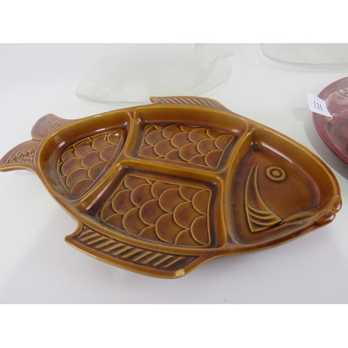 131 - ROUND CERAMIC FISH PLATE PAIR OF GLASS FISH PLATES, CERAMIC FISH NIBBLE DISH