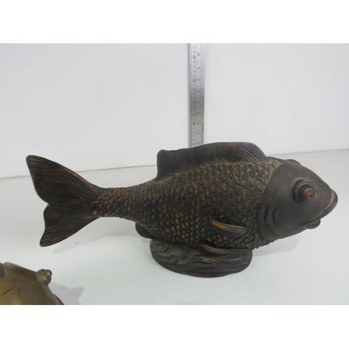 142 - LARGE ORNAMENTAL RESIN & CARVED WOOD FISH ORNAMENTS